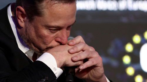 马斯克罕见落泪:硬汉背后的柔软时刻